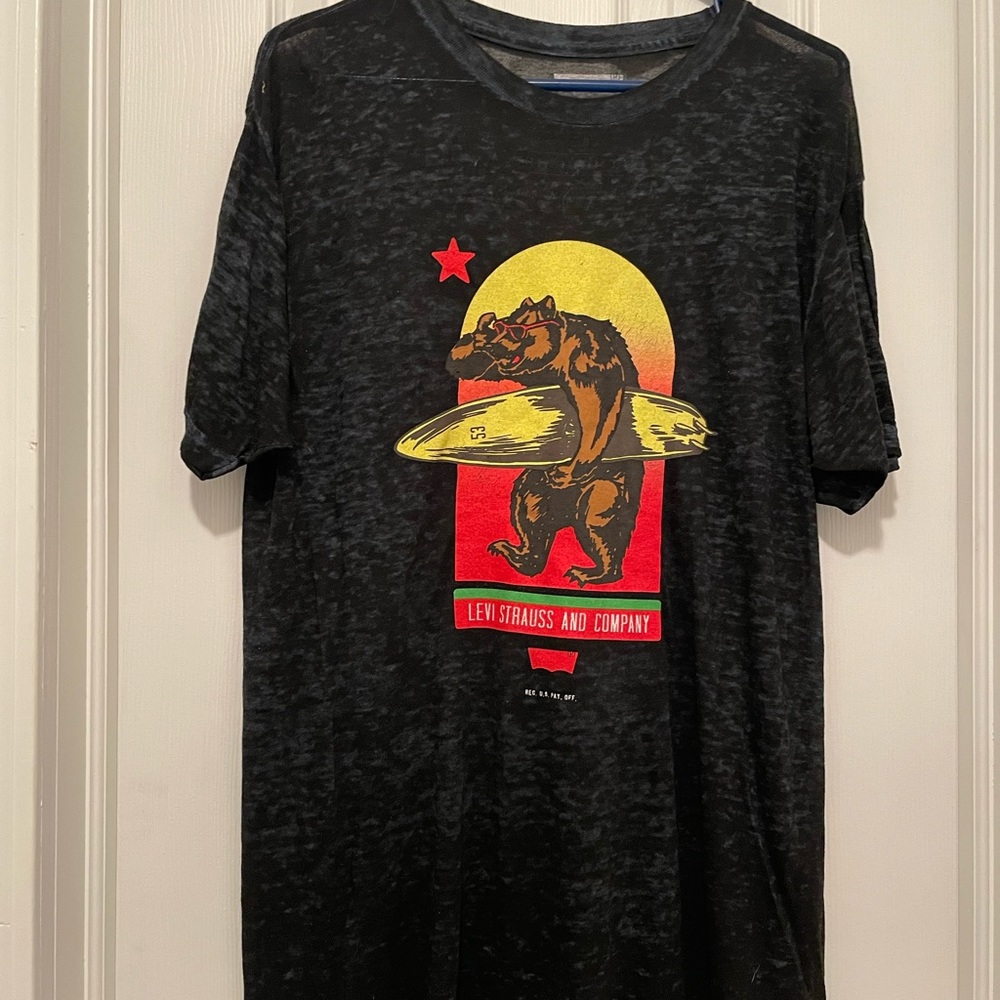 Levi's Strauss and Company Grizzly Bear Surfing T Shirt Size Medium Mens